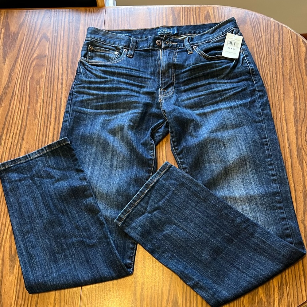 Lucky brand jeans. NWT. 32x32. 221 Original straight.